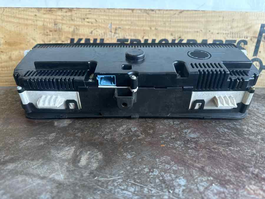 VOLVO INSTRUMENT 22038170 - Кабіна й інтер'єр в категорії Вантажівки: фото 3 VOLVO INSTRUMENT 22038170 - Кабіна й інтер'єр в категорії Вантажівки: фото 3