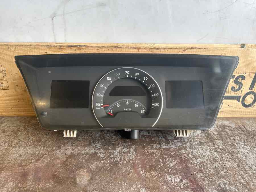 VOLVO INSTRUMENT 22038170 - Кабіна й інтер'єр в категорії Вантажівки: фото 1 VOLVO INSTRUMENT 22038170 - Кабіна й інтер'єр в категорії Вантажівки: фото 1