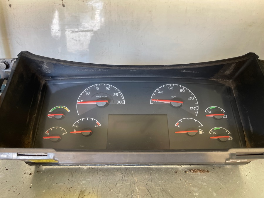 VOLVO INSTRUMENT CLUSTER 70395665 - Кабіна й інтер'єр в категорії Вантажівки: фото 1 VOLVO INSTRUMENT CLUSTER 70395665 - Кабіна й інтер'єр в категорії Вантажівки: фото 1