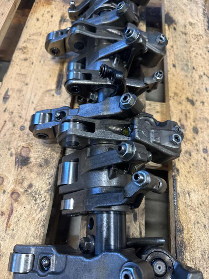 VOLVO ROLLER ASSY D16K - Двигун та запчастини в категорії Вантажівки: фото 2 VOLVO ROLLER ASSY D16K - Двигун та запчастини в категорії Вантажівки: фото 2