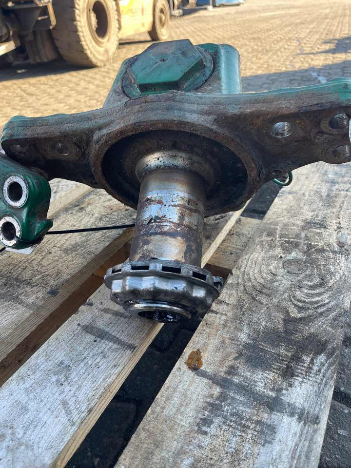 VOLVO STEERING KNUCKLE 21700330 - Поворотний кулак в категорії Вантажівки: фото 2 VOLVO STEERING KNUCKLE 21700330 - Поворотний кулак в категорії Вантажівки: фото 2