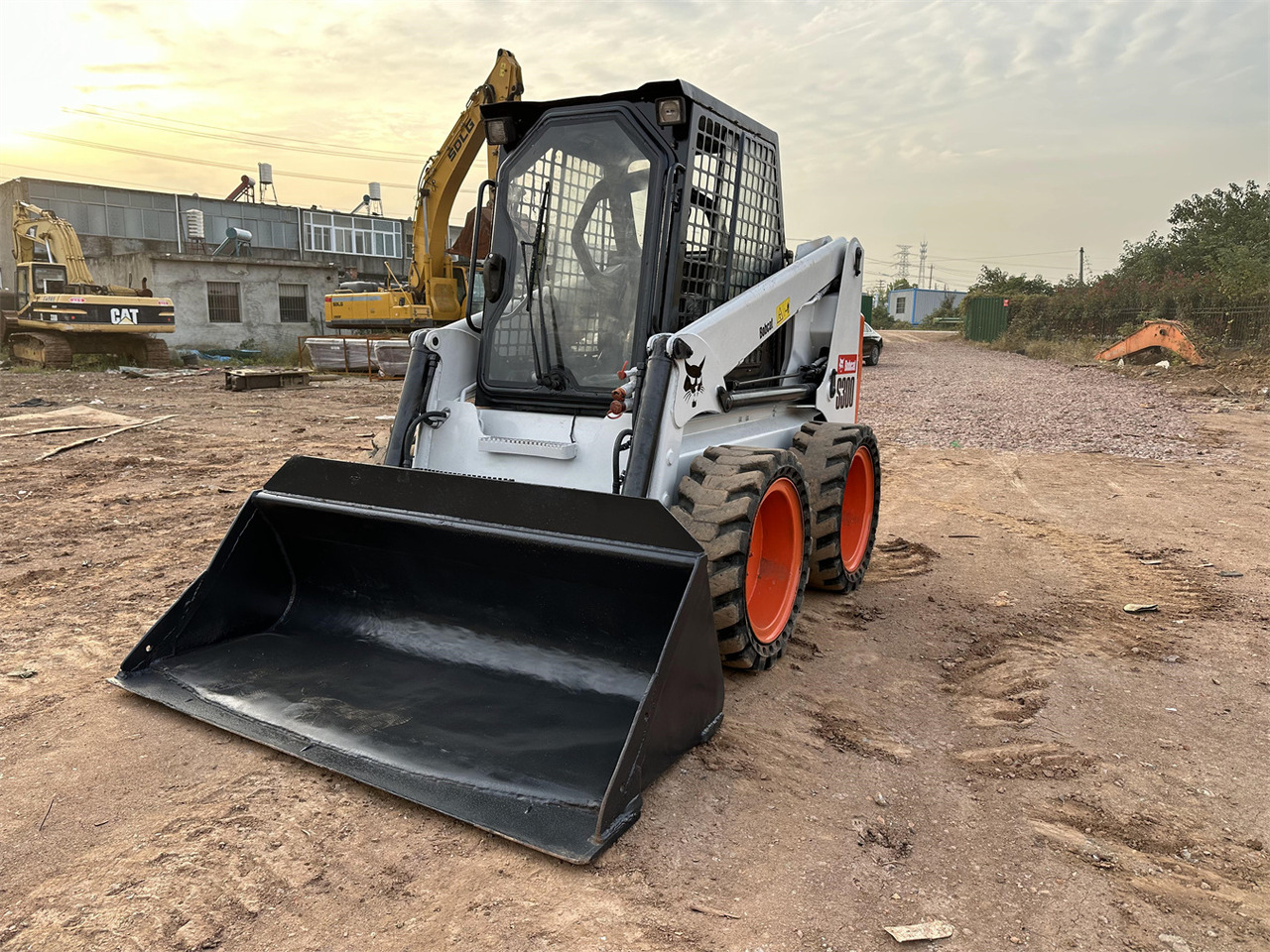 BOBCAT S300 - Міні-навантажувач: фото 2 BOBCAT S300 - Міні-навантажувач: фото 2