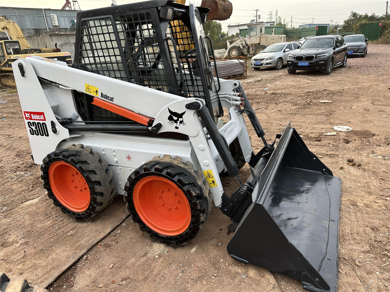 BOBCAT S300 - Міні-навантажувач: фото 5 BOBCAT S300 - Міні-навантажувач: фото 5