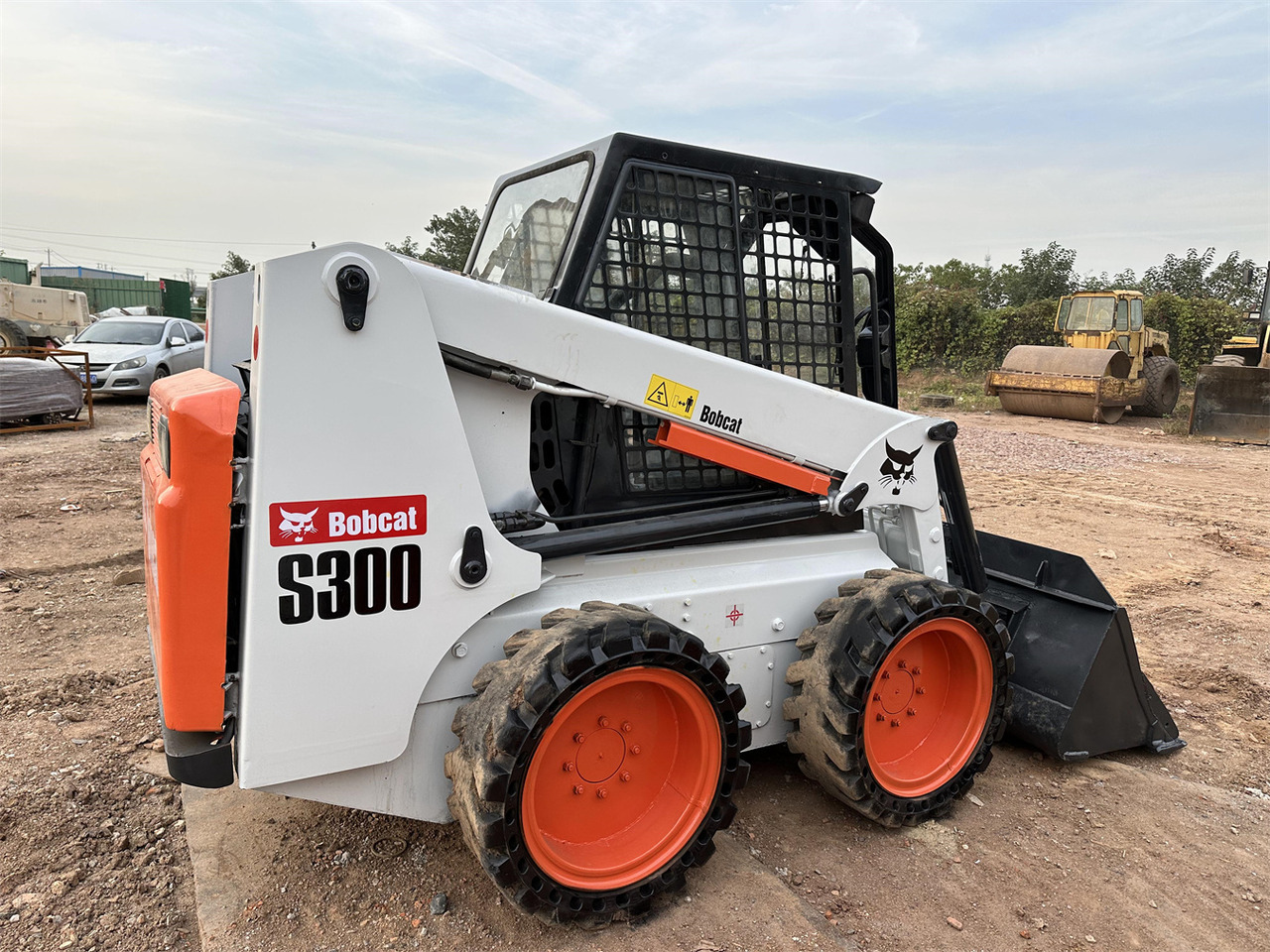 BOBCAT S300 - Міні-навантажувач: фото 5 BOBCAT S300 - Міні-навантажувач: фото 5
