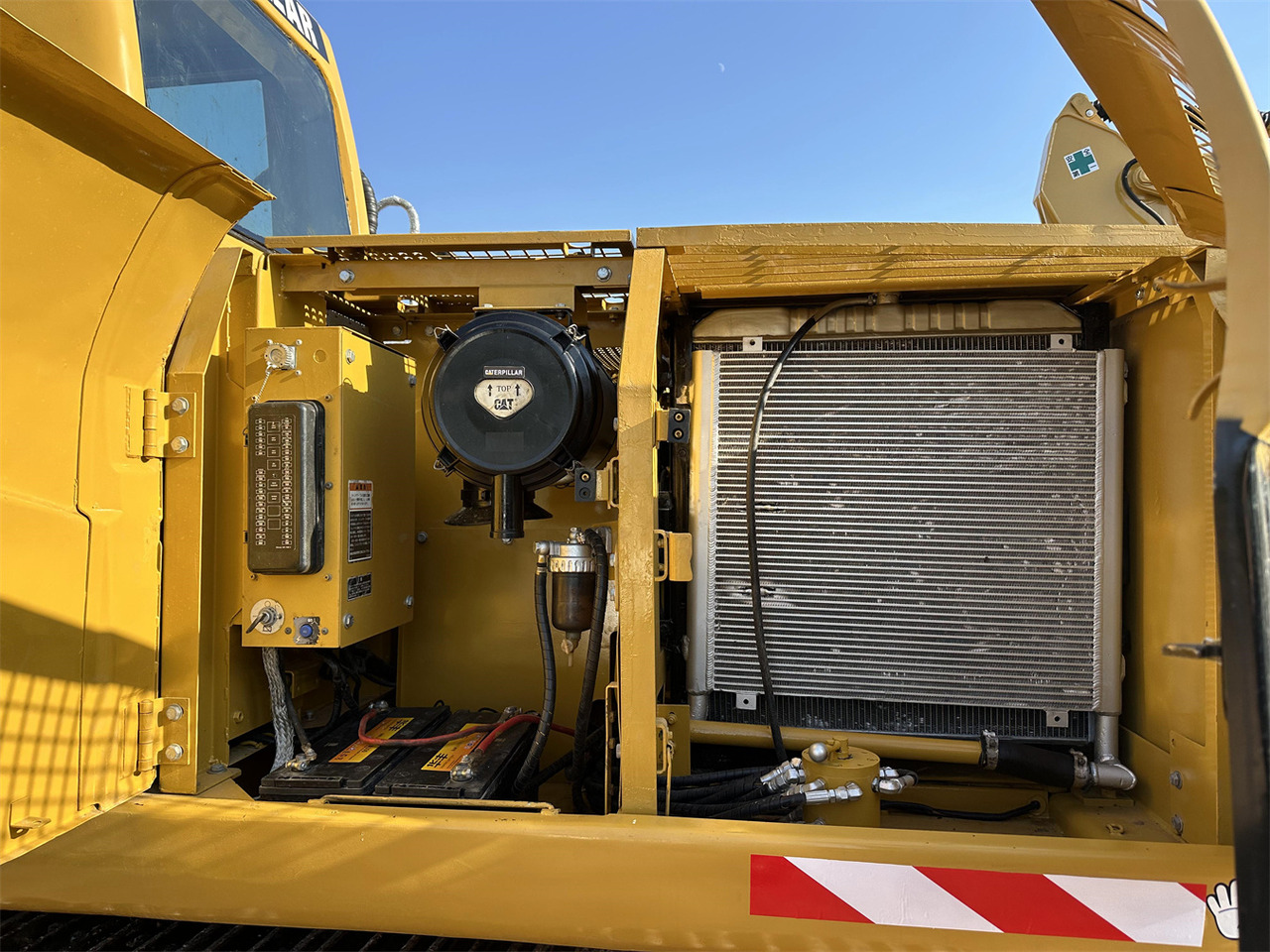 Гусеничний екскаватор CAT 320CL: фото 10