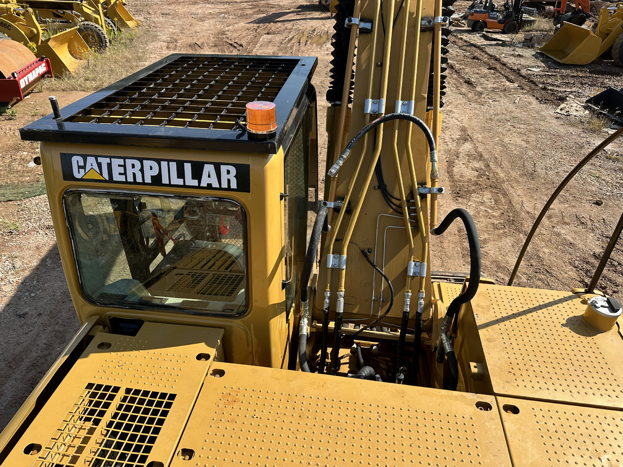 Гусеничний екскаватор CATERPILLAR 320CL: фото 10