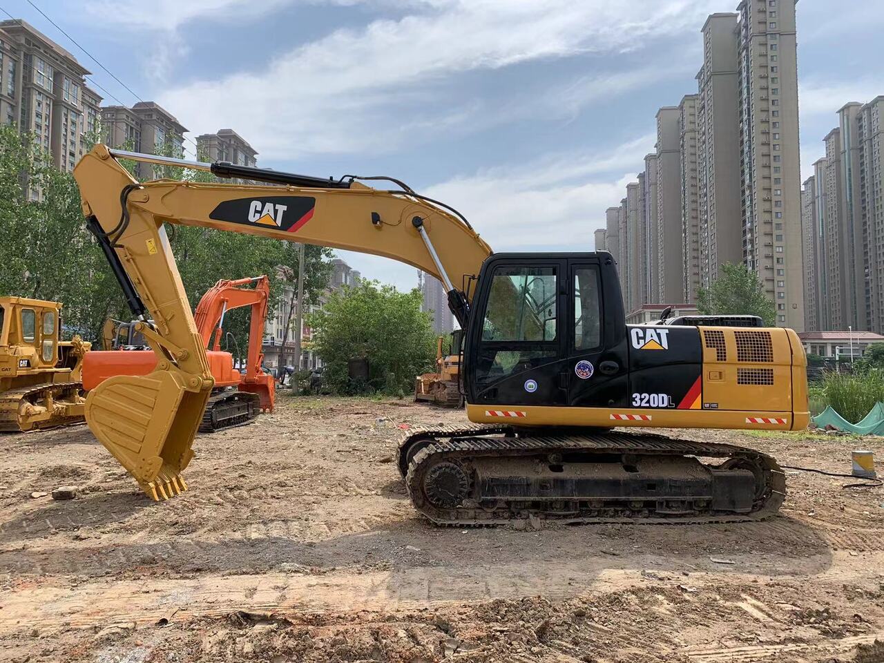 CATERPILLAR 320DL - Гусеничний екскаватор: фото 2 CATERPILLAR 320DL - Гусеничний екскаватор: фото 2