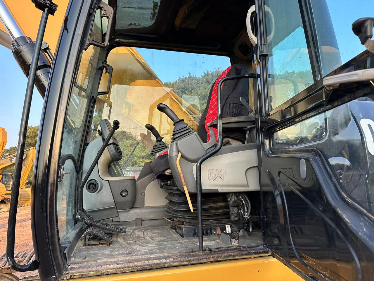 Гусеничний екскаватор CATERPILLAR 330D2L excavator: фото 9 Гусеничний екскаватор CATERPILLAR 330D2L excavator: фото 9