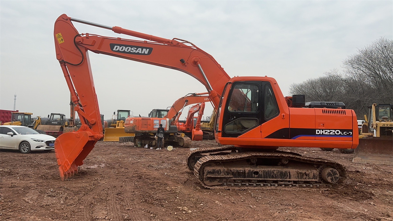 DOOSAN DH220 - Гусеничний екскаватор: фото 3 DOOSAN DH220 - Гусеничний екскаватор: фото 3
