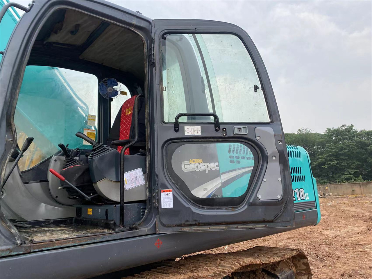 KOBELCO SK210LC-8 - Гусеничний екскаватор: фото 5 KOBELCO SK210LC-8 - Гусеничний екскаватор: фото 5