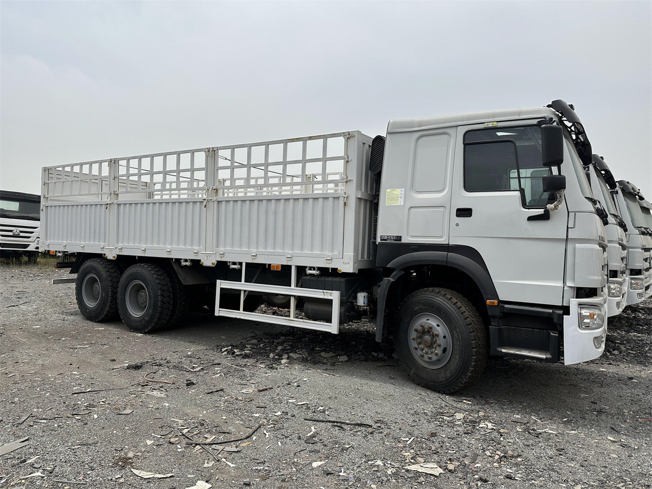SINOTRUK HOWO 371 Cargo truck - Для перевезення худоби вантажівка: фото 3 SINOTRUK HOWO 371 Cargo truck - Для перевезення худоби вантажівка: фото 3