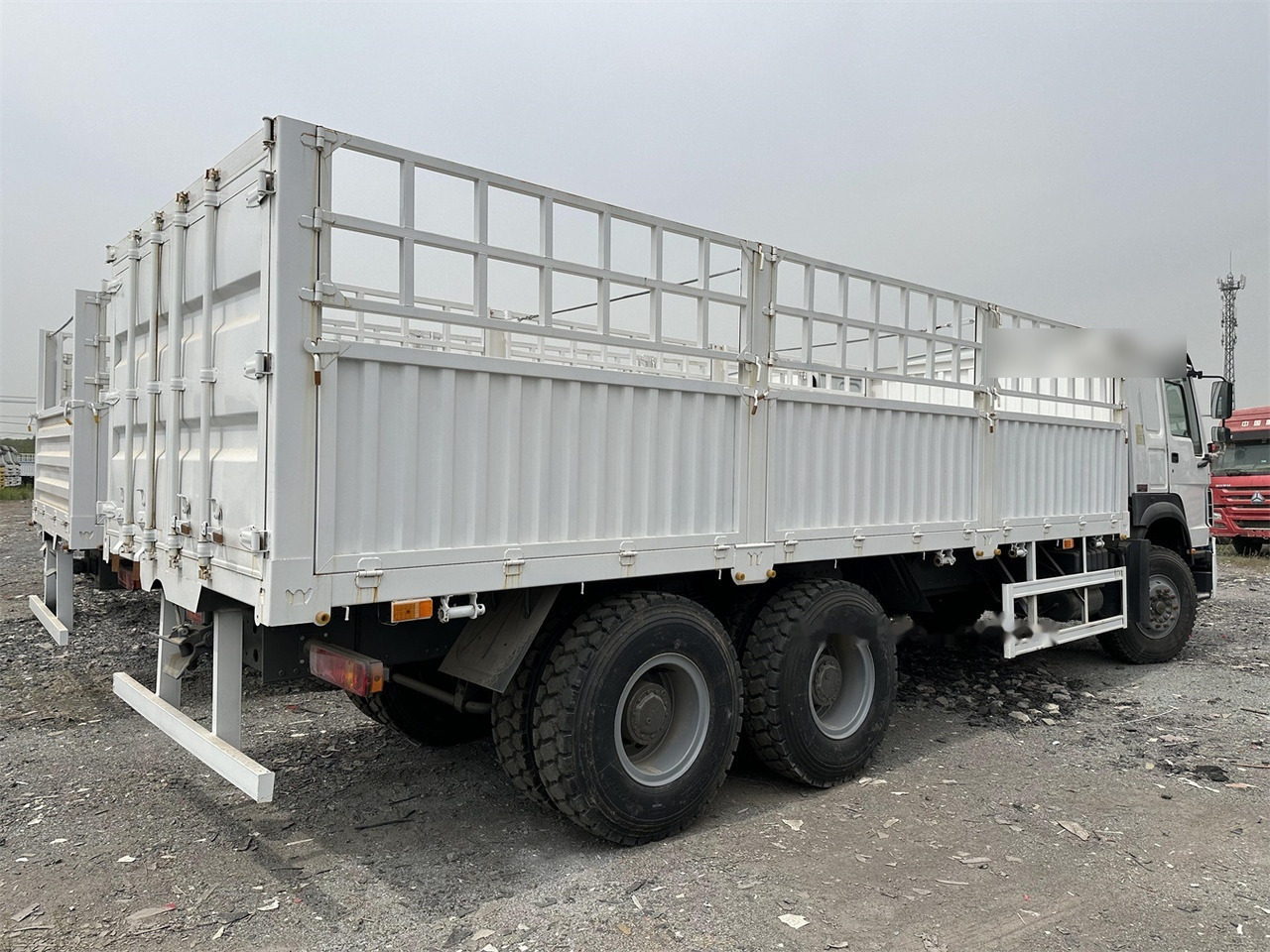 SINOTRUK HOWO 371 Cargo truck - Для перевезення худоби вантажівка: фото 4 SINOTRUK HOWO 371 Cargo truck - Для перевезення худоби вантажівка: фото 4
