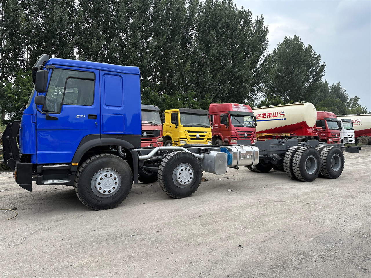 SINOTRUK HOWO 371 Chassis truck - Вантажівка шасі: фото 2 SINOTRUK HOWO 371 Chassis truck - Вантажівка шасі: фото 2