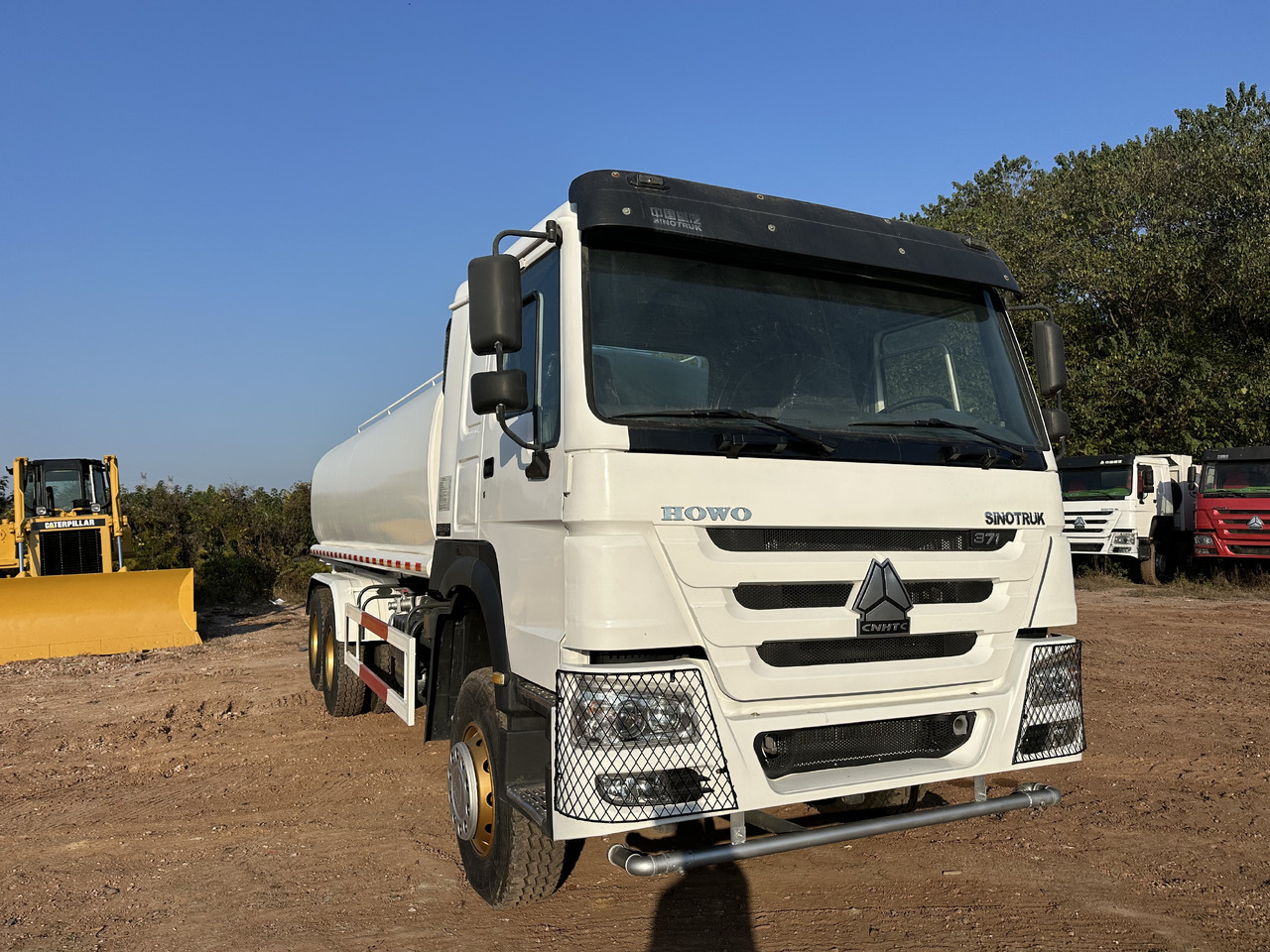 SINOTRUK HOWO 371 Water Tanker Truck - Вантажівка цистерна: фото 4 SINOTRUK HOWO 371 Water Tanker Truck - Вантажівка цистерна: фото 4