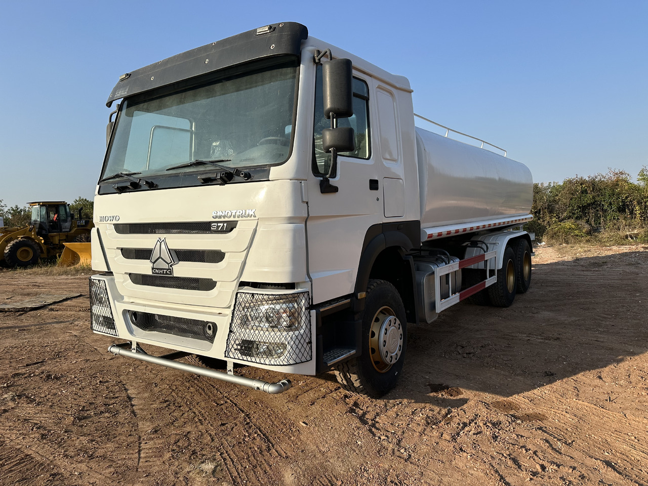 SINOTRUK HOWO 371 Water Tanker Truck - Вантажівка цистерна: фото 4 SINOTRUK HOWO 371 Water Tanker Truck - Вантажівка цистерна: фото 4