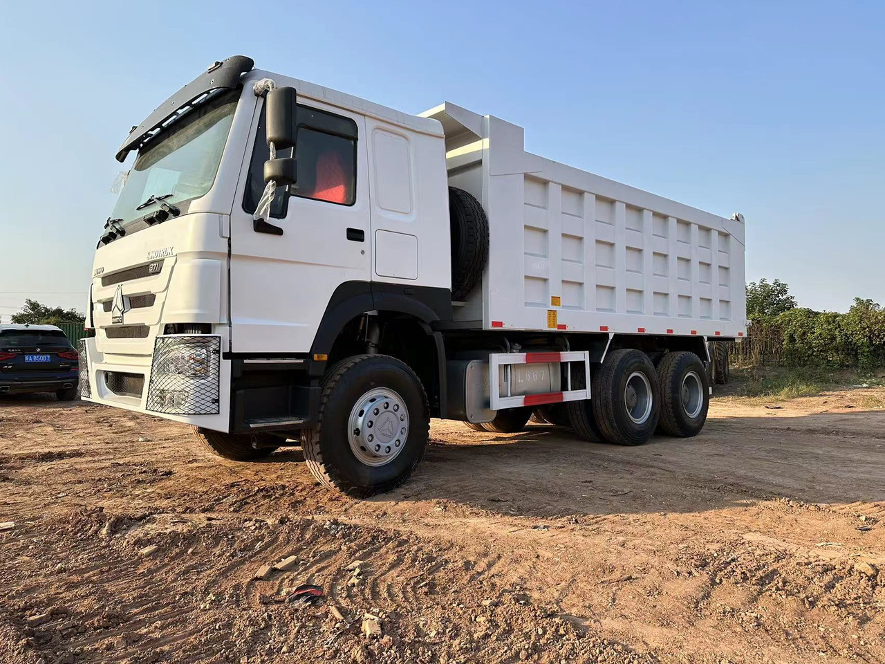 SINOTRUK HOWO 371hp 6x4 - Самоскид вантажівка: фото 4 SINOTRUK HOWO 371hp 6x4 - Самоскид вантажівка: фото 4