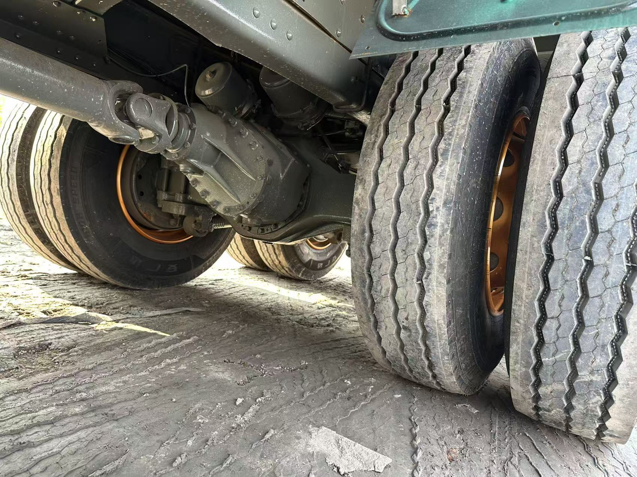 SINOTRUK HOWO 420hp 8x4 fence truck - Бортова вантажівка/ Платформа: фото 4 SINOTRUK HOWO 420hp 8x4 fence truck - Бортова вантажівка/ Платформа: фото 4