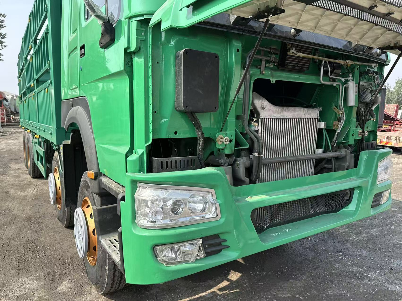 Бортова вантажівка/ Платформа Для транспортування сипучих матеріалів SINOTRUK HOWO 420hp 8x4 fence truck: фото 8