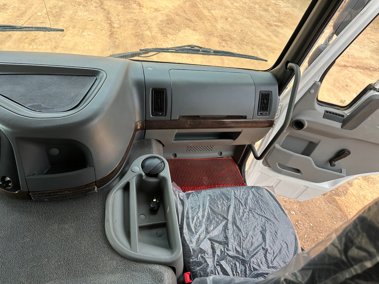 SINOTRUK HOWO Dump truck 371 6x4 - Самоскид вантажівка: фото 5 SINOTRUK HOWO Dump truck 371 6x4 - Самоскид вантажівка: фото 5