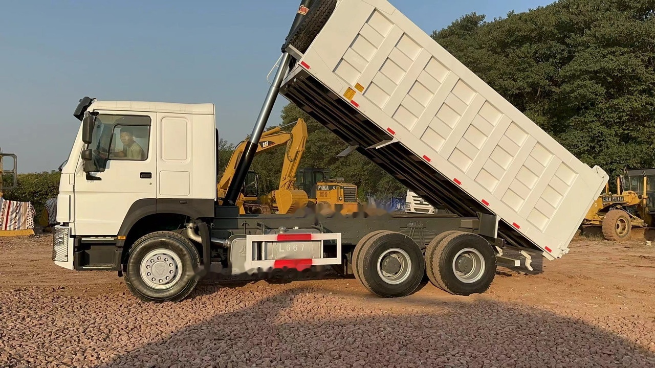 Самоскид вантажівка Для транспортування силосу SINOTRUK HOWO HOWO 371 6x4: фото 7