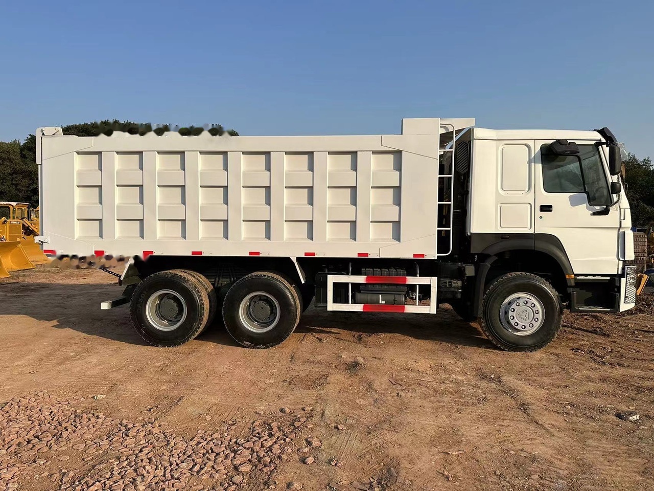 Самоскид вантажівка Для транспортування силосу SINOTRUK HOWO HOWO 371 6x4: фото 6