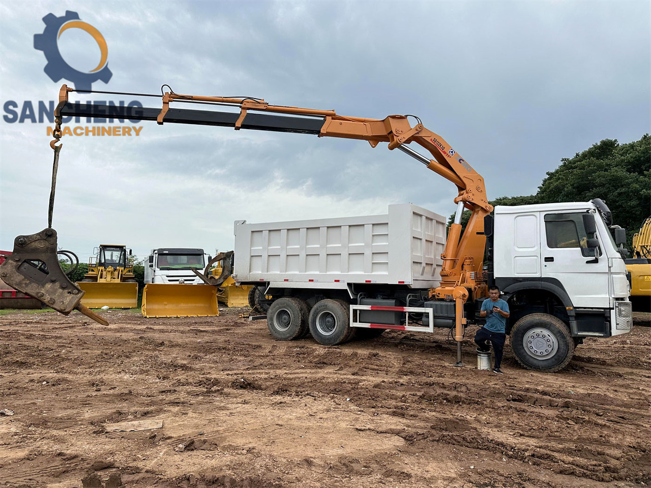 SINOTRUK Howo 371 6x4 crane truck - Вантажівка з маніпулятором: фото 2 SINOTRUK Howo 371 6x4 crane truck - Вантажівка з маніпулятором: фото 2