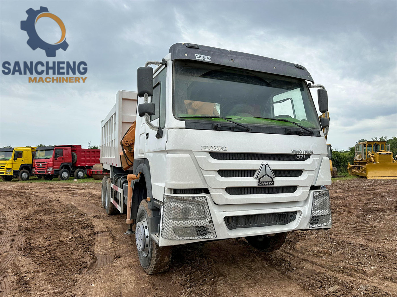 SINOTRUK Howo 371 6x4 crane truck - Вантажівка з маніпулятором: фото 1 SINOTRUK Howo 371 6x4 crane truck - Вантажівка з маніпулятором: фото 1
