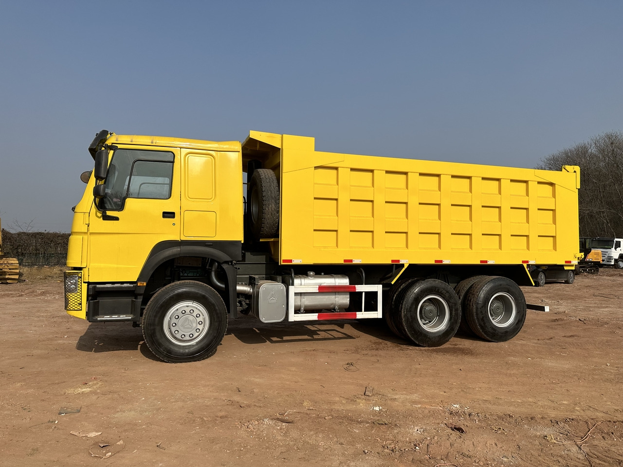 SINOTRUK Howo Dump truck 371 - Самоскид вантажівка: фото 3 SINOTRUK Howo Dump truck 371 - Самоскид вантажівка: фото 3