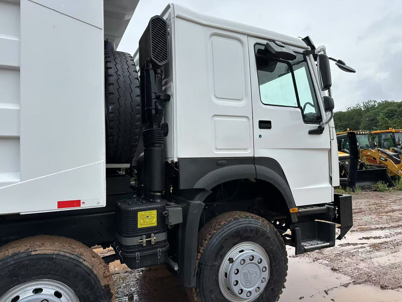 Sinotruk HOWO 371hp 8x4 tipper truck - Самоскид вантажівка: фото 5 Sinotruk HOWO 371hp 8x4 tipper truck - Самоскид вантажівка: фото 5