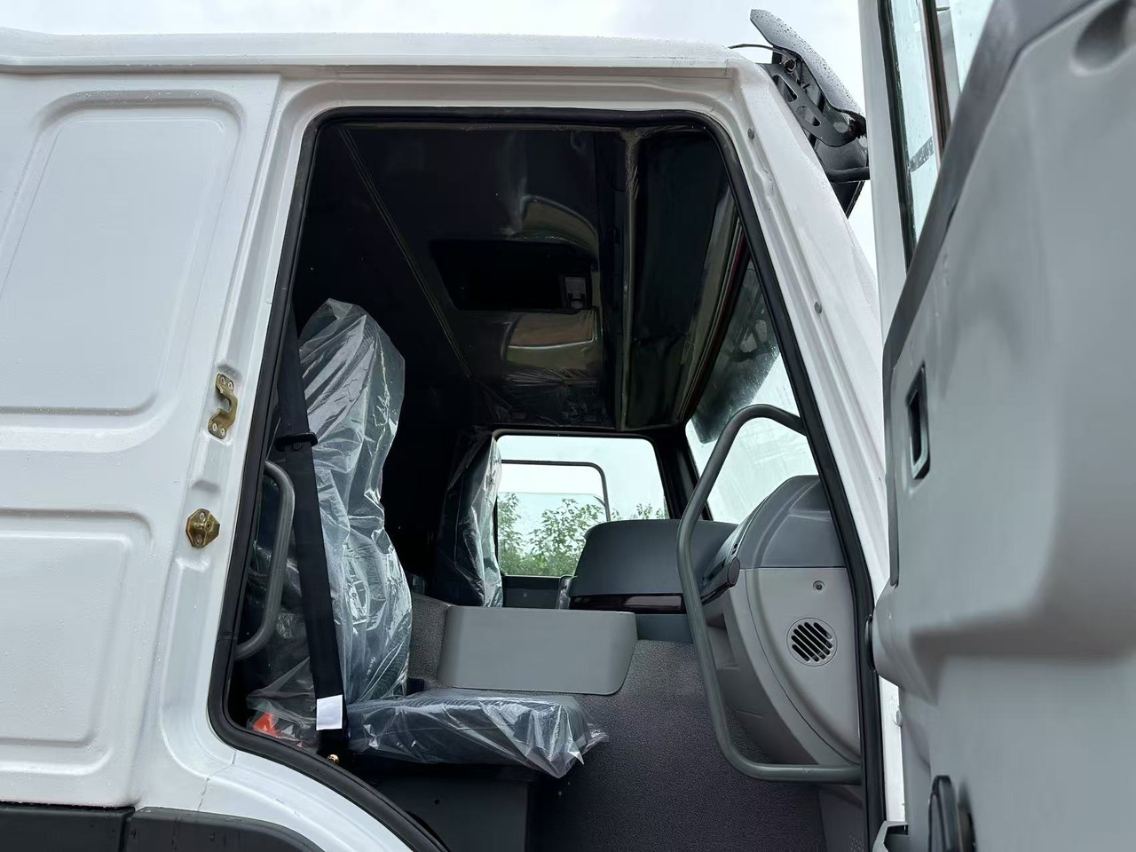 Самоскид вантажівка Для транспортування сипучих матеріалів Sinotruk HOWO 371hp 8x4 tipper truck: фото 6