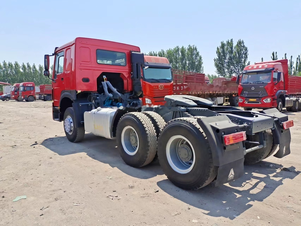 SINOTRUK Howo tractor unit 420hp - Тягач: фото 3 SINOTRUK Howo tractor unit 420hp - Тягач: фото 3