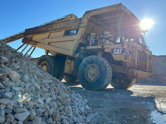 Caterpillar 771D - Самоскид: фото 2 Caterpillar 771D - Самоскид: фото 2