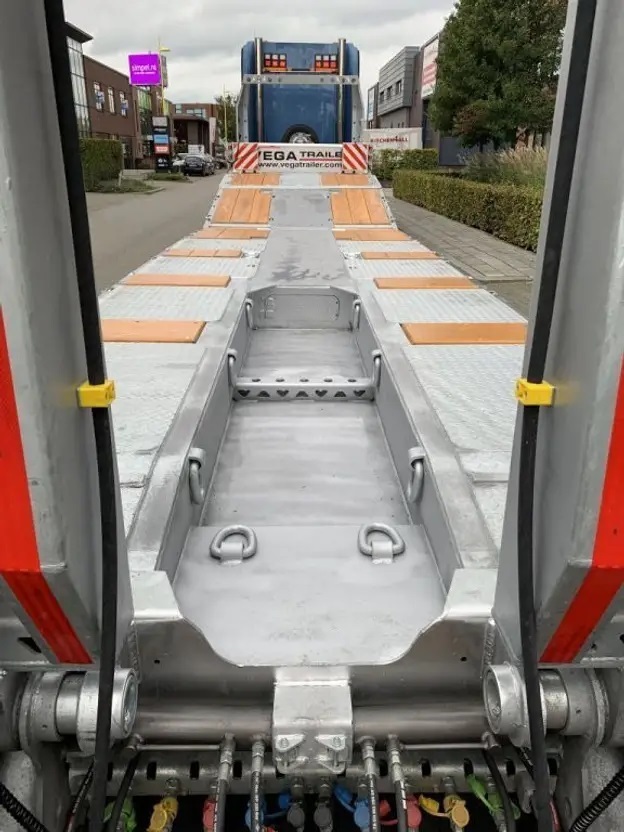 4 AXLE GERMANO TYPE LOWLOADER VEGA TRAILER - Низькорамна платформа напівпричіп: фото 3 4 AXLE GERMANO TYPE LOWLOADER VEGA TRAILER - Низькорамна платформа напівпричіп: фото 3