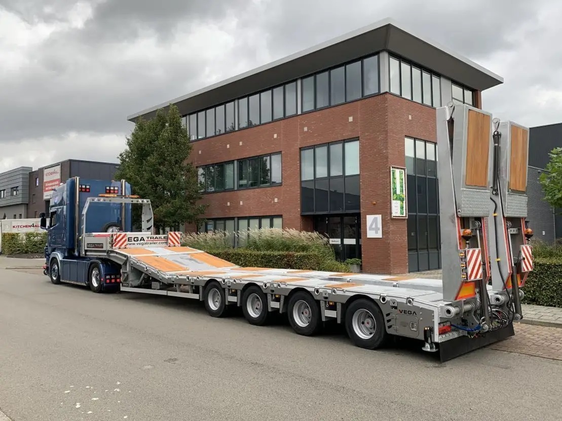 4 AXLE GERMANO TYPE LOWLOADER VEGA TRAILER - Низькорамна платформа напівпричіп: фото 2 4 AXLE GERMANO TYPE LOWLOADER VEGA TRAILER - Низькорамна платформа напівпричіп: фото 2