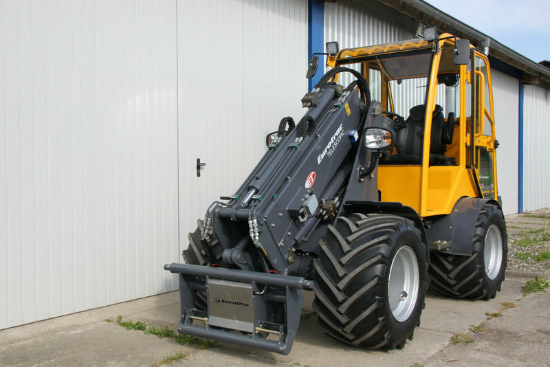 Eurotrac T 13 Teleskop Radlader Hoflader - Телескопічний фронтальний навантажувач: фото 1 Eurotrac T 13 Teleskop Radlader Hoflader - Телескопічний фронтальний навантажувач: фото 1
