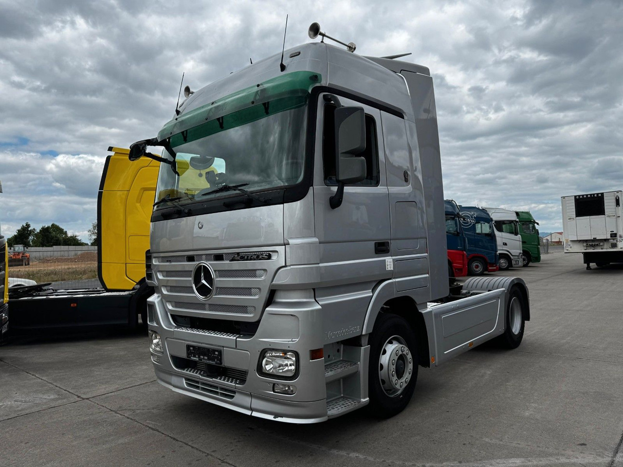 Mercedes-Benz ACTROS 1844 * AUTOMATIK * TOP * NEUE REIFEN - Тягач: фото 1 Mercedes-Benz ACTROS 1844 * AUTOMATIK * TOP * NEUE REIFEN - Тягач: фото 1