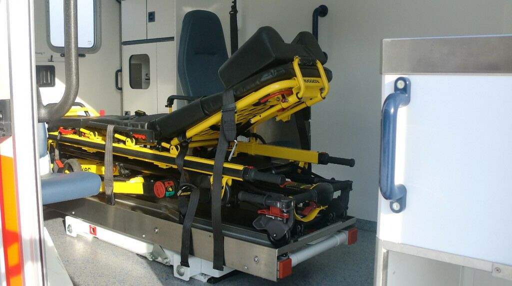 Mercedes-Benz Sprinter 516 CDI 4x4 WAS Koffer // Garantie // Mercedes-Benz Sprinter 516 CDI 4x4 WAS Koffer // Garantie // - Карета швидкої допомоги: фото 5 Mercedes-Benz Sprinter 516 CDI 4x4 WAS Koffer // Garantie // Mercedes-Benz Sprinter 516 CDI 4x4 WAS Koffer // Garantie // - Карета швидкої допомоги: фото 5