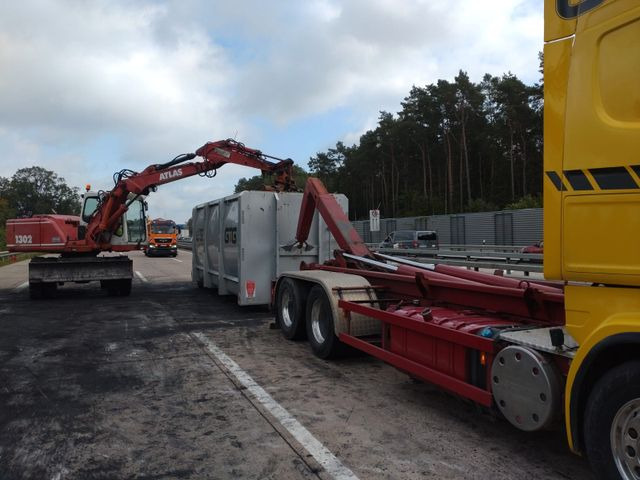 Scania R 730 Abroller voll Luft Scania R 730 Abroller voll Luft - Гаковий мультиліфт вантажівка: фото 2 Scania R 730 Abroller voll Luft Scania R 730 Abroller voll Luft - Гаковий мультиліфт вантажівка: фото 2