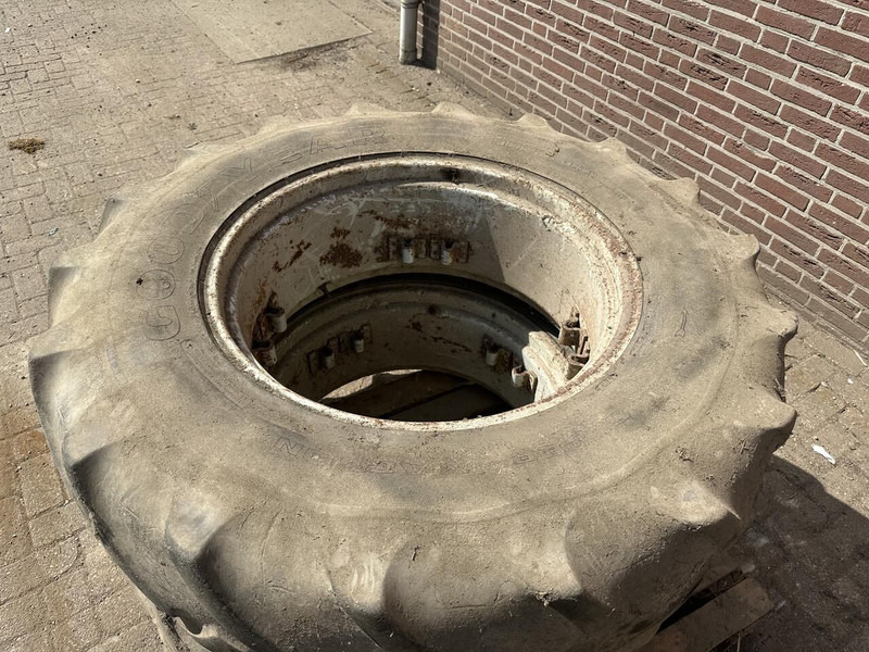 Goodyear banden 14.9 R28 - Gebruikt - Шини і диски: фото 3 Goodyear banden 14.9 R28 - Gebruikt - Шини і диски: фото 3