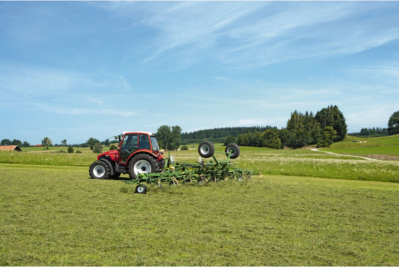 Krone getrokken schudders KWT met wielstel - Сіноворушилка: фото 2 Krone getrokken schudders KWT met wielstel - Сіноворушилка: фото 2