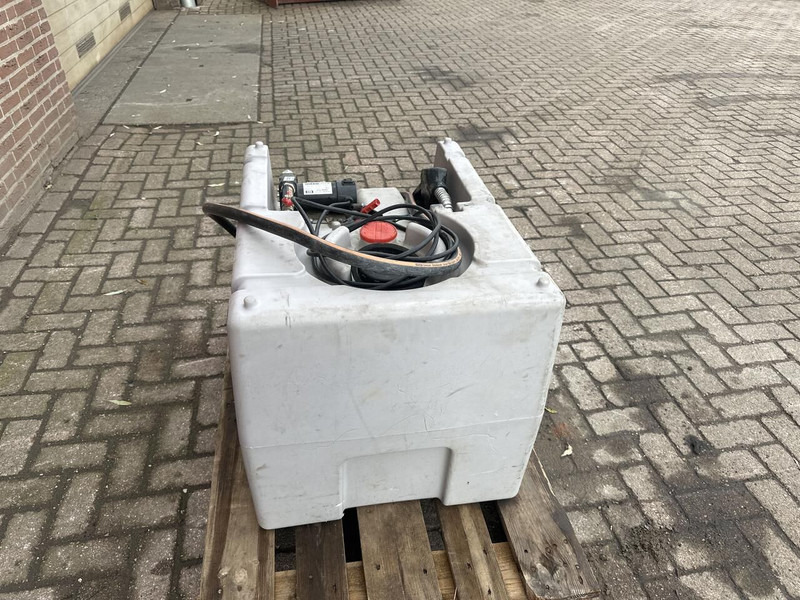 Dieseltank 200 liter - Gebruikt - Вантажівка цистерна: фото 4 Dieseltank 200 liter - Gebruikt - Вантажівка цистерна: фото 4