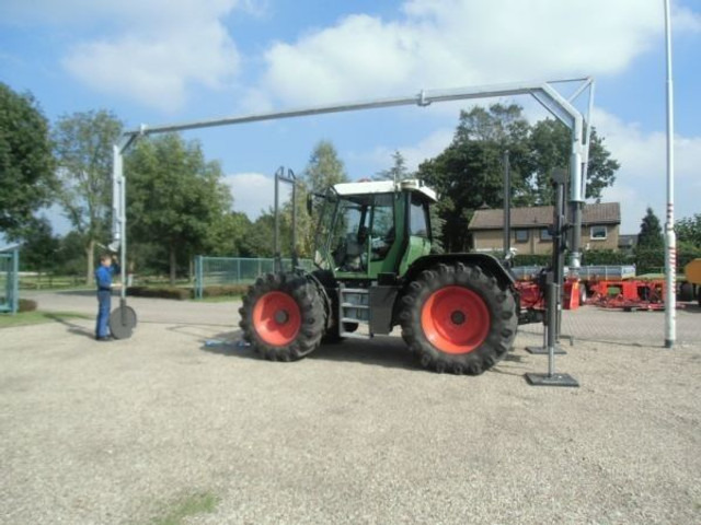 Tractor aquaduct - Гноєрозкидач: фото 1 Tractor aquaduct - Гноєрозкидач: фото 1