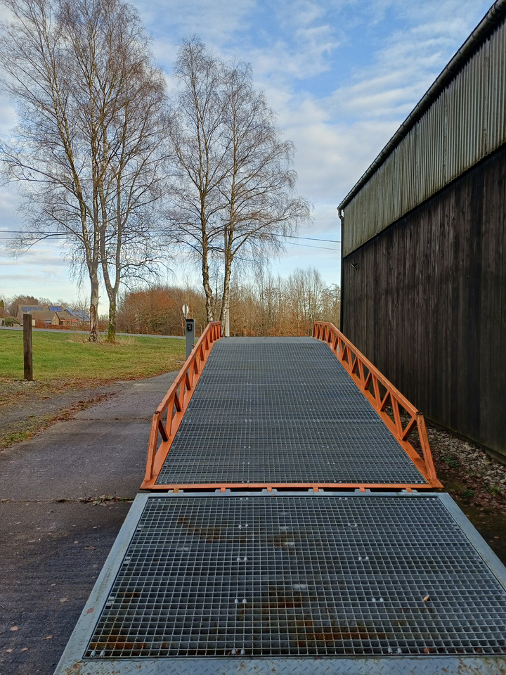 Saurus - Навантажувальна рампа: фото 2 Saurus - Навантажувальна рампа: фото 2