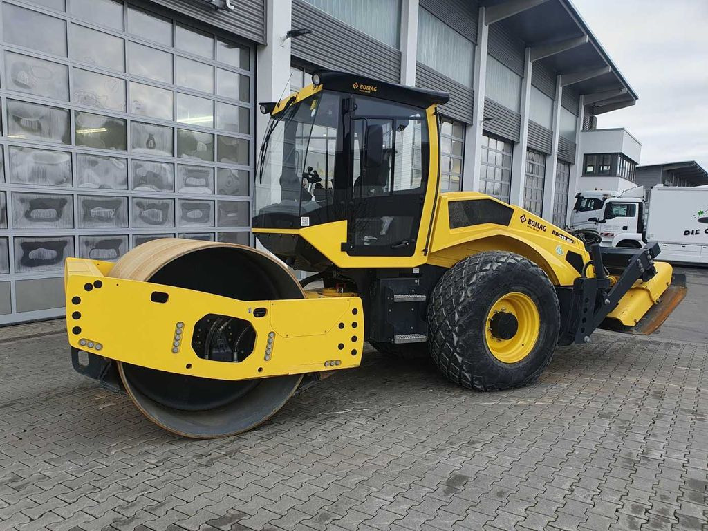 BOMAG BW 213 DH+P-5 / 2022 / Verdichterplatten / Klima - Компактор: фото 2 BOMAG BW 213 DH+P-5 / 2022 / Verdichterplatten / Klima - Компактор: фото 2