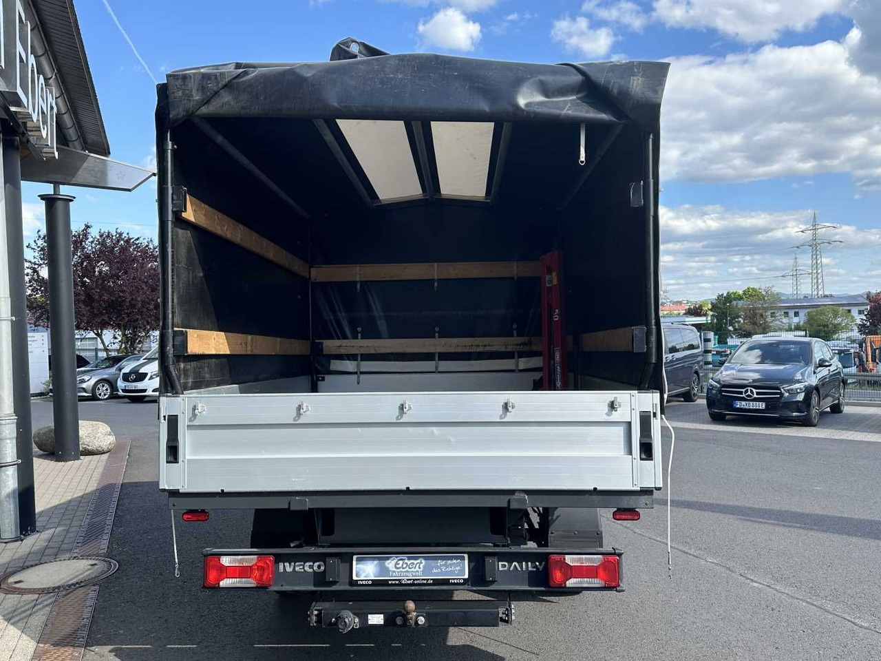 Iveco Daily 35S14 Pritsche+Plane *AHK*Ladekran*7-Sitze - Легка бортова вантажівка: фото 4 Iveco Daily 35S14 Pritsche+Plane *AHK*Ladekran*7-Sitze - Легка бортова вантажівка: фото 4
