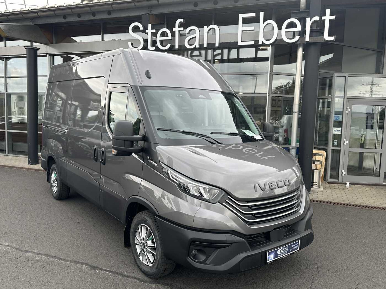 Iveco Daily 35S16 HA8V 3.0L *R3.520mm*AHK*Automatik* - Суцільнометалевий фургон: фото 1 Iveco Daily 35S16 HA8V 3.0L *R3.520mm*AHK*Automatik* - Суцільнометалевий фургон: фото 1