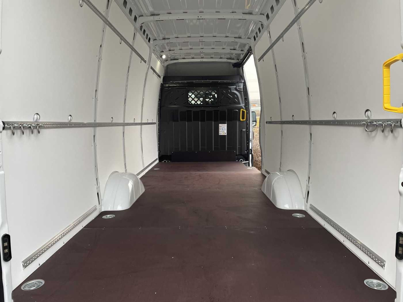 Суцільнометалевий фургон Iveco Daily 35S16V *Klima*R4.100mm*: фото 6 Суцільнометалевий фургон Iveco Daily 35S16V *Klima*R4.100mm*: фото 6