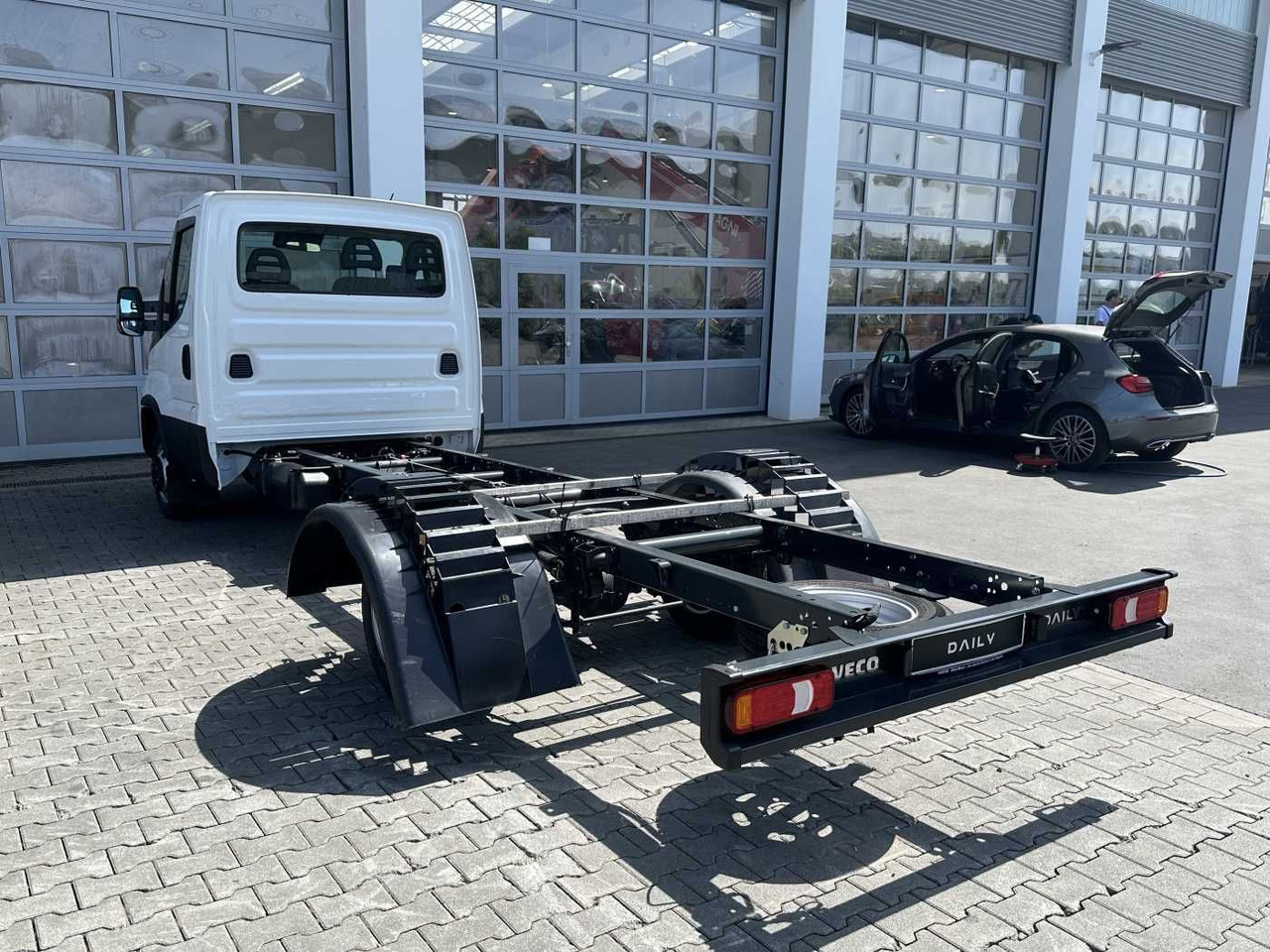 Iveco Daily 50C18 H 3.0L *R4.350mm*Klima* - Вантажівка шасі: фото 3 Iveco Daily 50C18 H 3.0L *R4.350mm*Klima* - Вантажівка шасі: фото 3