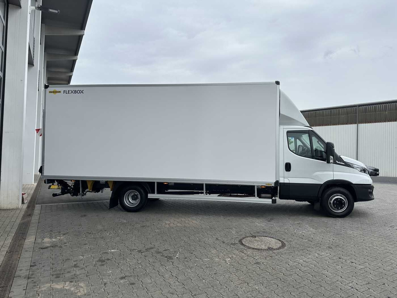 Iveco Daily 70C18 HA8 *R5.100mm*LBW*Luft*Automatik* - Фургон з закритим кузовом: фото 4 Iveco Daily 70C18 HA8 *R5.100mm*LBW*Luft*Automatik* - Фургон з закритим кузовом: фото 4