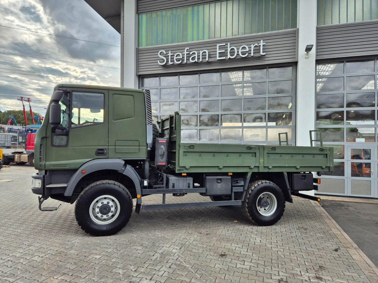 Iveco Eurocargo ML100E22WM-BW 4x4 Pritsche L-Haus Bett - Бортова вантажівка/ Платформа: фото 5 Iveco Eurocargo ML100E22WM-BW 4x4 Pritsche L-Haus Bett - Бортова вантажівка/ Платформа: фото 5